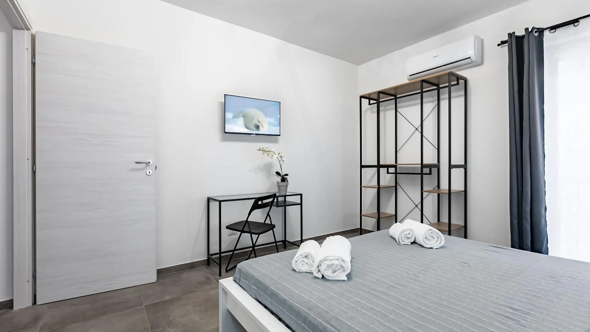 Palazzo Dei Normanni & Ballaro Roomy Modern Apt X9 Palermo Daire